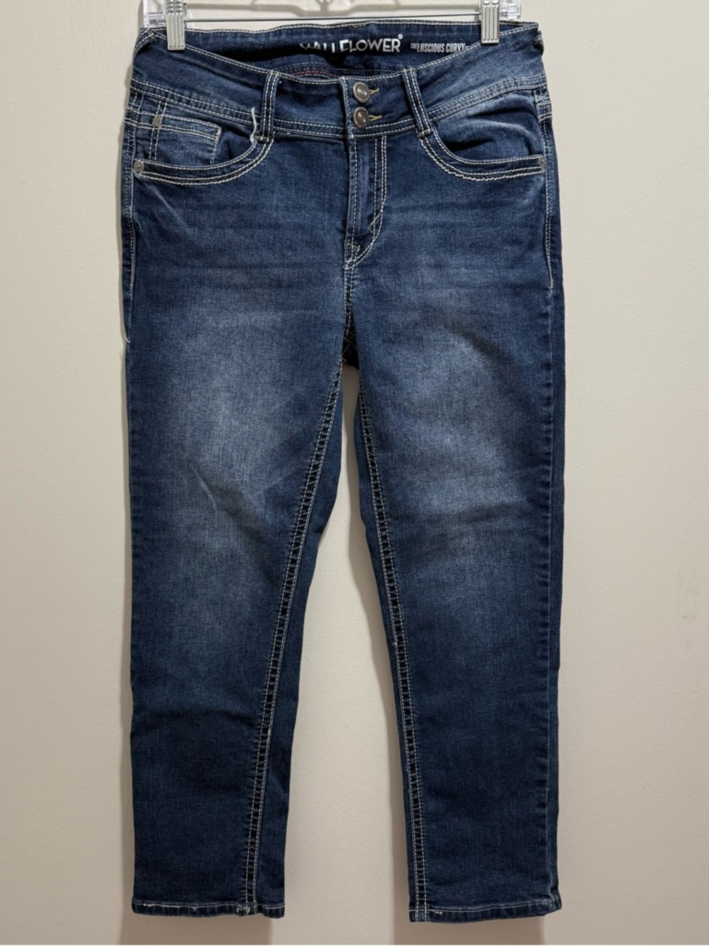 Wallflower Jean's Juniors Size 9 Blue Denim - The Luscious Curvy Fit Mid Rise